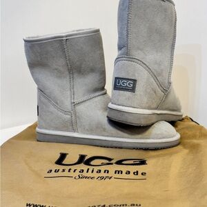 UGG Sunce 1974 Australian Made Sheepskin Light Gray Classic Boots Size 11